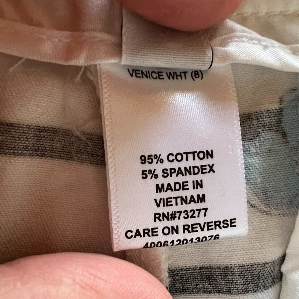 Elle White Floral Shorts  - Size 8 - Picture 5 of 5